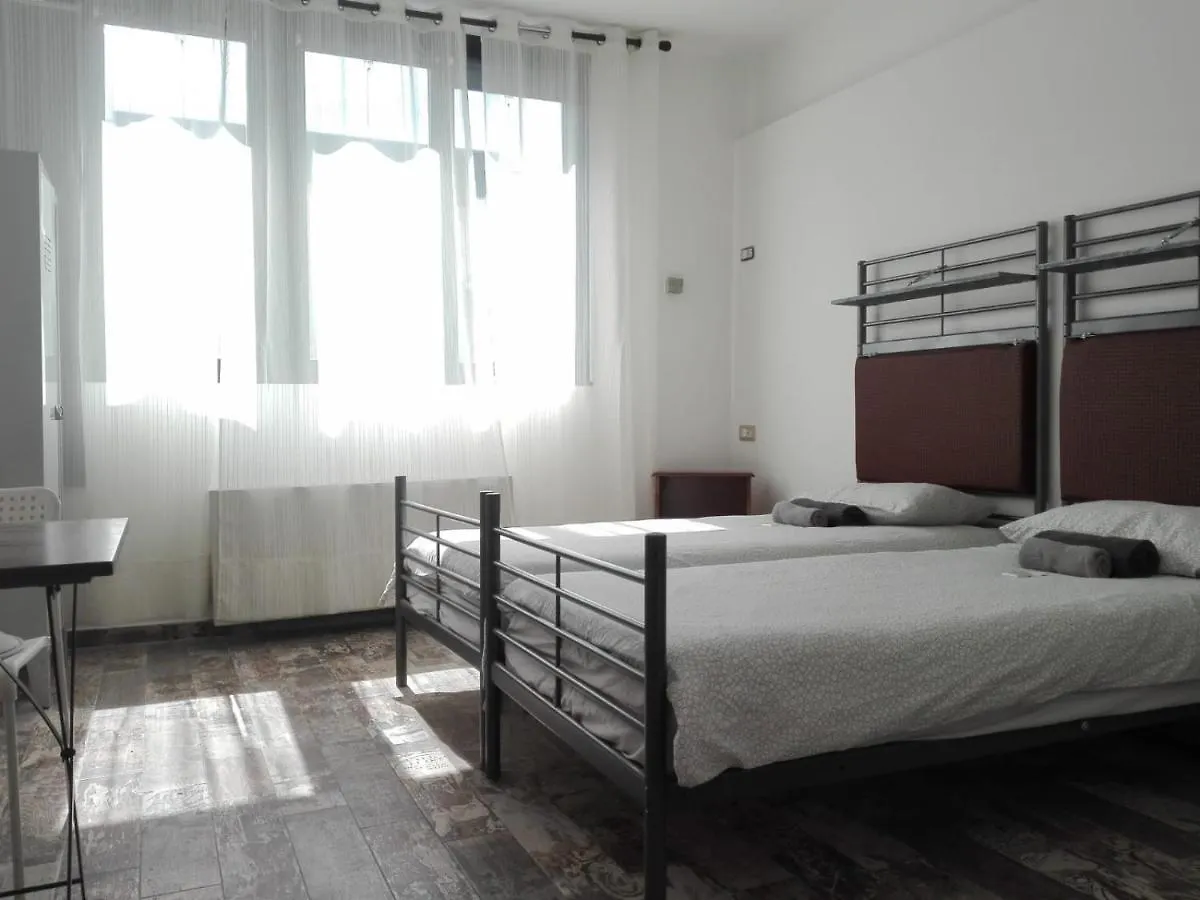 Hostel Atmos Luxe Navigli Mediolan 0*,