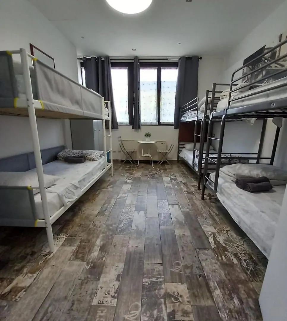 Hostel Atmos Luxe Navigli Mediolan