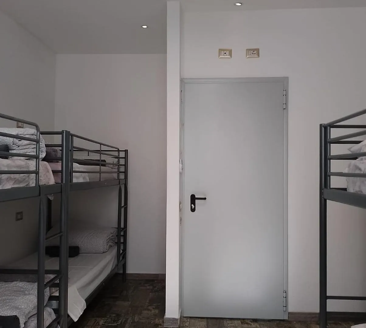 Hostel Atmos Luxe Navigli Mediolan