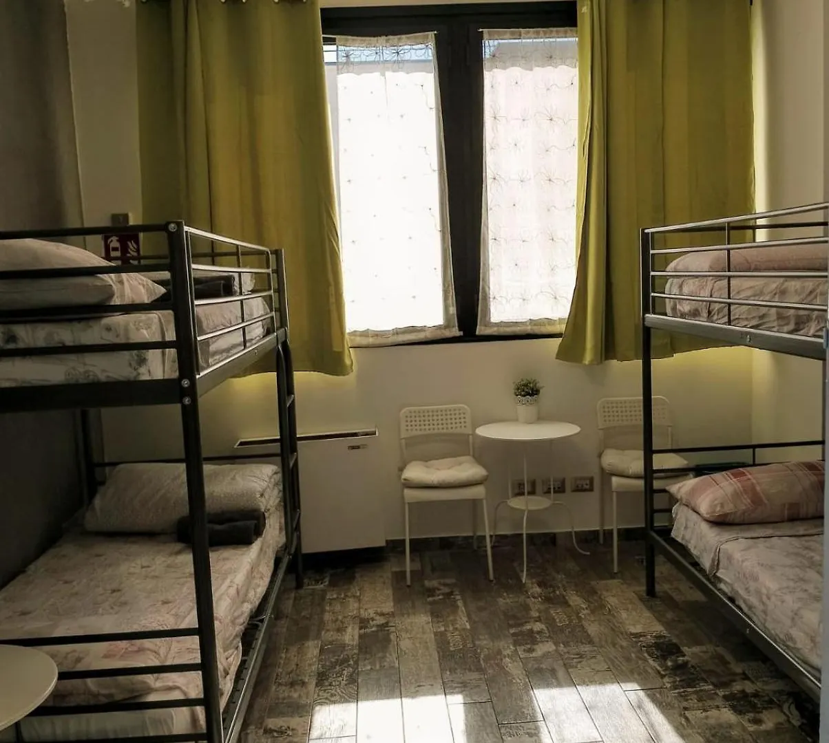 Hostel Atmos Luxe Navigli Mediolan 0*,