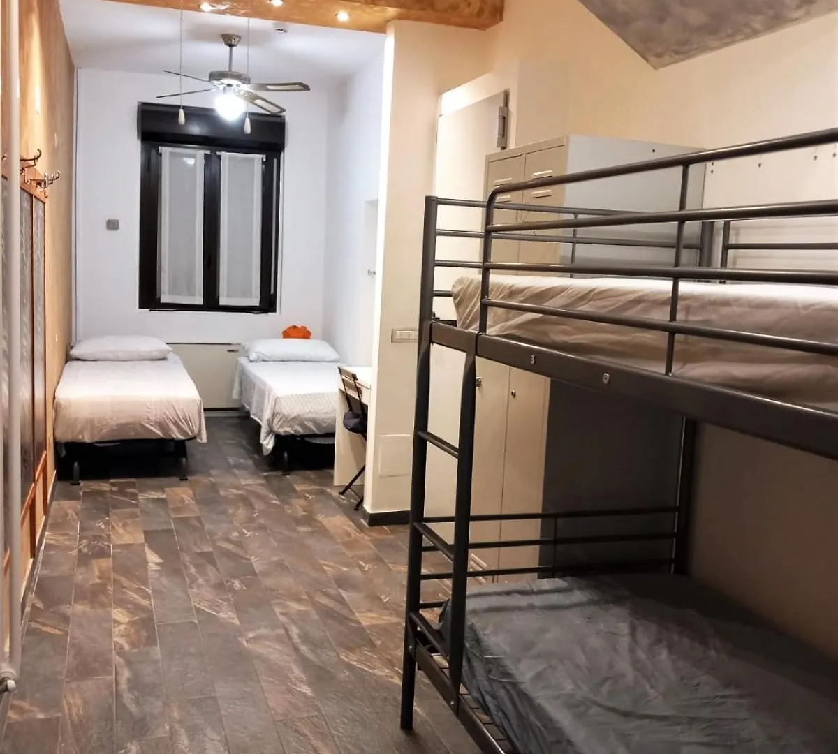 Hostel Atmos Luxe Navigli Mediolan