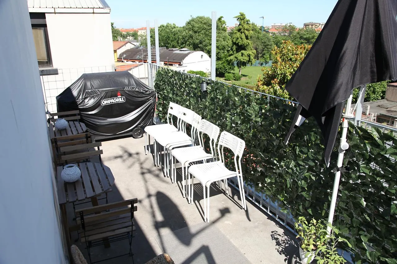 Hostel Atmos Luxe Navigli Mediolan