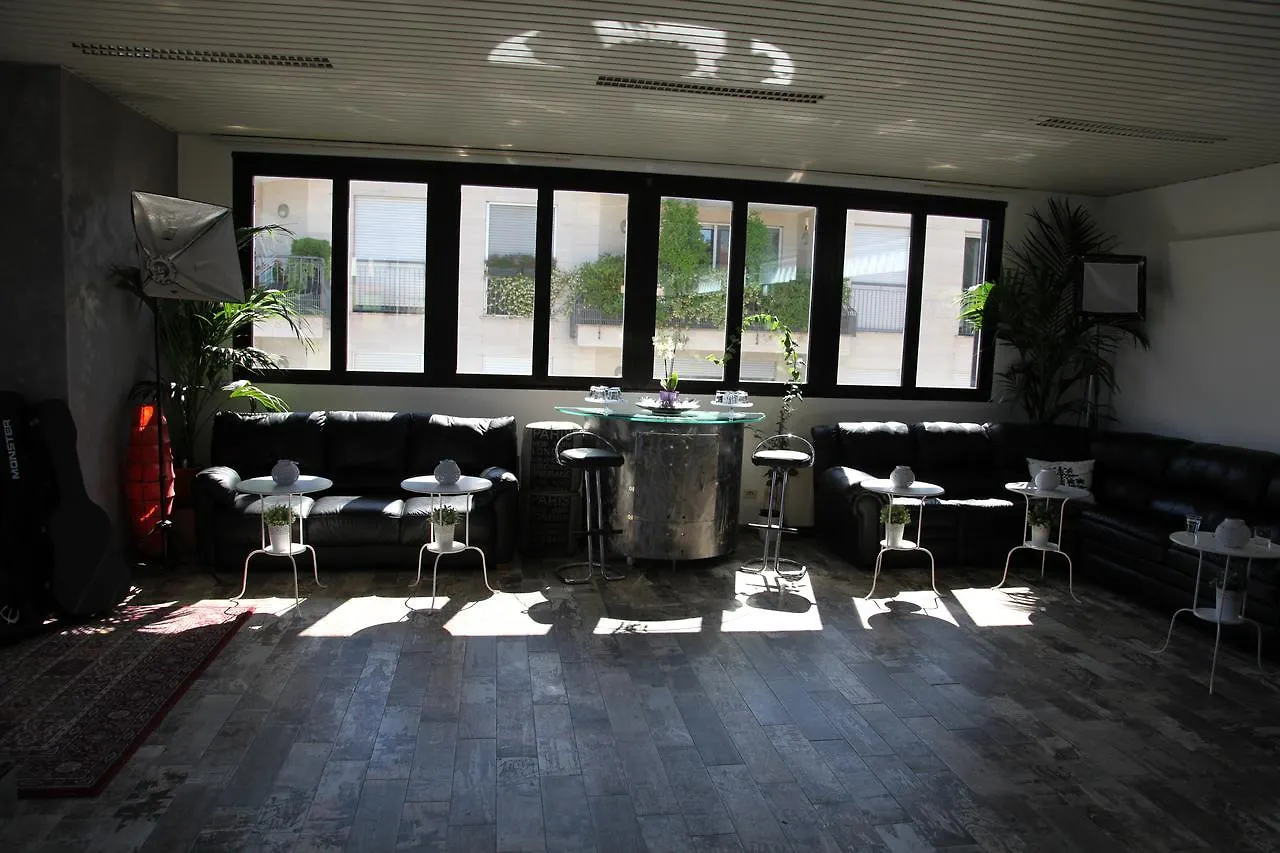 Hostel Atmos Luxe Navigli Mediolan Włochy