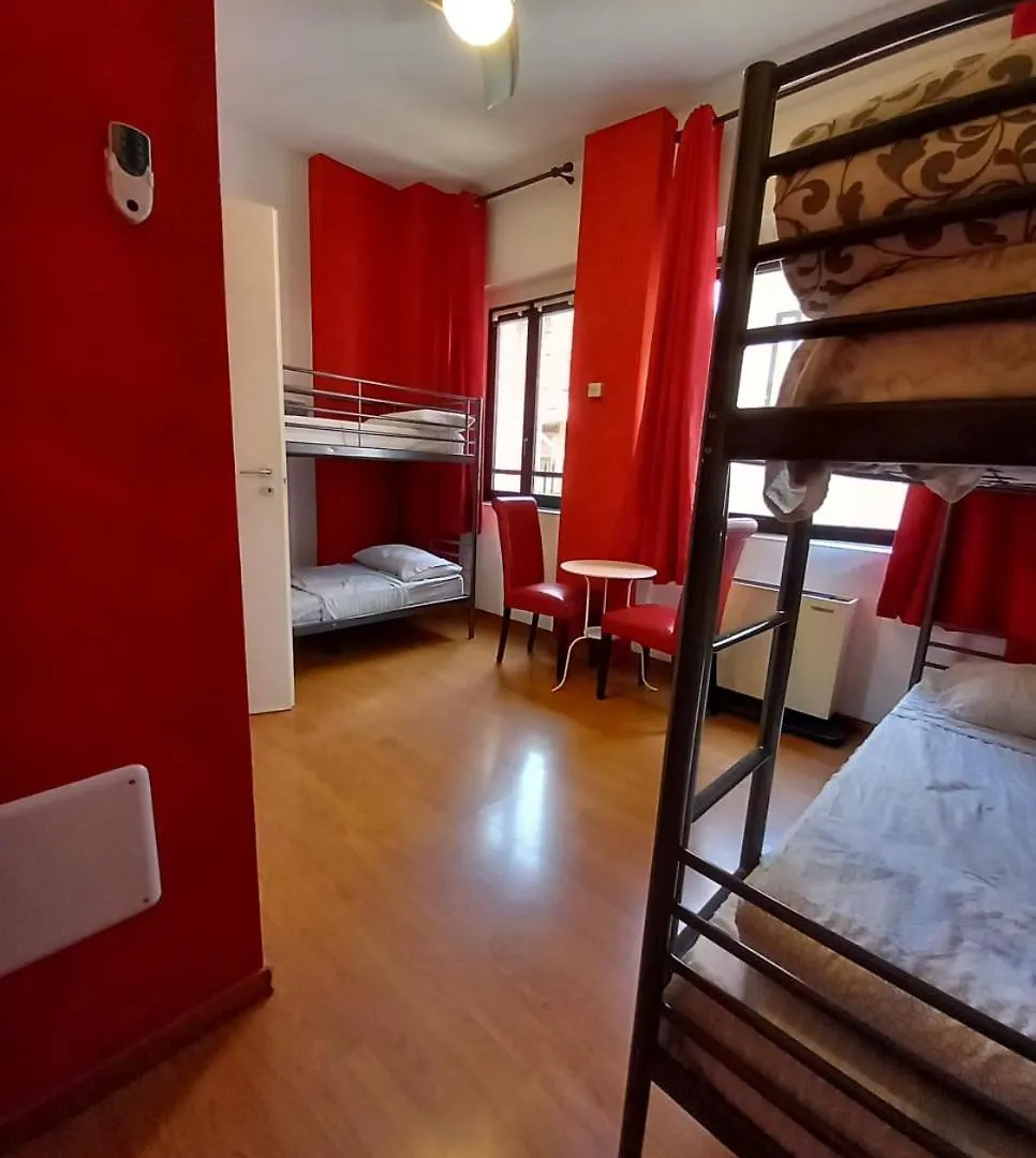 Hostel Atmos Luxe Navigli Milán